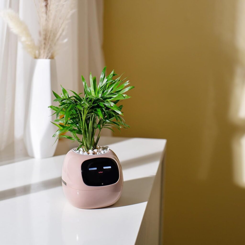 smart planter PLANTSIO con volto digitale interattivo per piante da interno